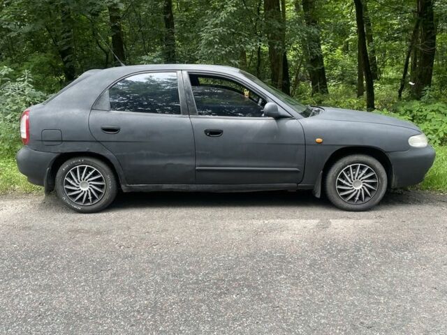 Черный Дэу Нубира, объемом двигателя 1.6 л и пробегом 235 тыс. км за 700 $, фото 1 на Automoto.ua