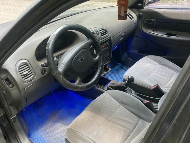 Черный Дэу Нубира, объемом двигателя 1.6 л и пробегом 235 тыс. км за 700 $, фото 2 на Automoto.ua