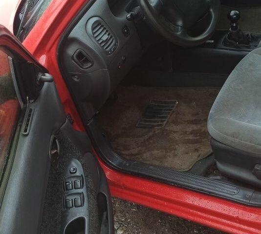 Деу Нубіра 1998 у Люботине на Automoto.ua Червоний Деу Нубіра, об'ємом двигуна 1.6 л та пробігом 225 тис. км за 1800 $, фото 6 на Automoto.ua