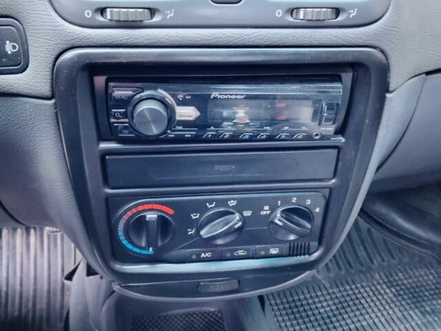 Червоний Деу Нубіра, об'ємом двигуна 1.6 л та пробігом 390 тис. км за 1939 $, фото 2 на Automoto.ua