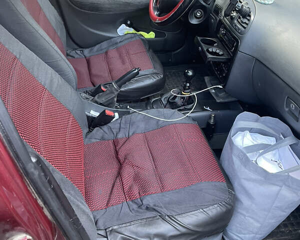 Деу Нубіра 1998 у Києві на Automoto.ua Червоний Деу Нубіра, об'ємом двигуна 1.6 л та пробігом 100 тис. км за 1500 $, фото 4 на Automoto.ua