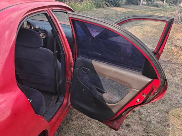 Красный Дэу Нубира, объемом двигателя 1.6 л и пробегом 37 тыс. км за 1400 $, фото 1 на Automoto.ua