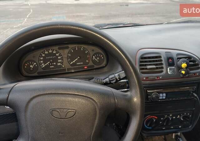 Червоний Деу Нубіра, об'ємом двигуна 1.6 л та пробігом 300 тис. км за 1200 $, фото 1 на Automoto.ua