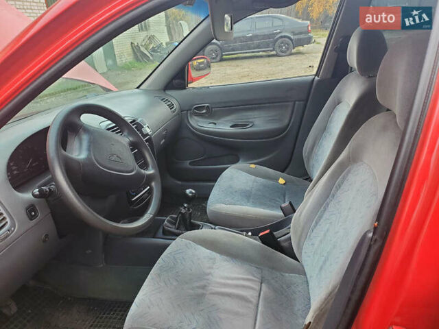 Красный Дэу Нубира, объемом двигателя 1.6 л и пробегом 300 тыс. км за 1400 $, фото 4 на Automoto.ua