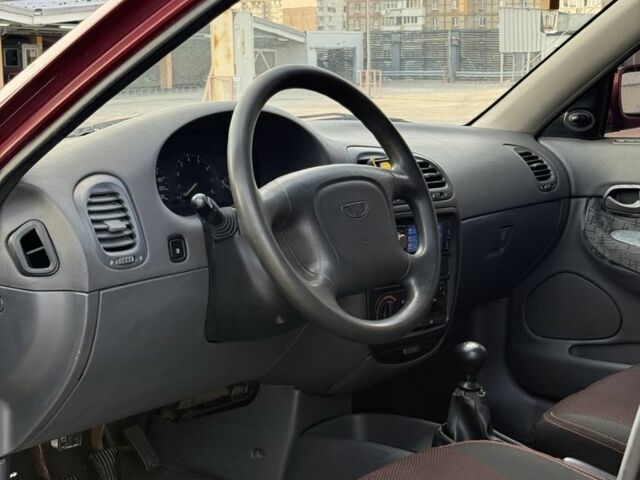 Красный Дэу Нубира, объемом двигателя 1.6 л и пробегом 234 тыс. км за 1650 $, фото 7 на Automoto.ua