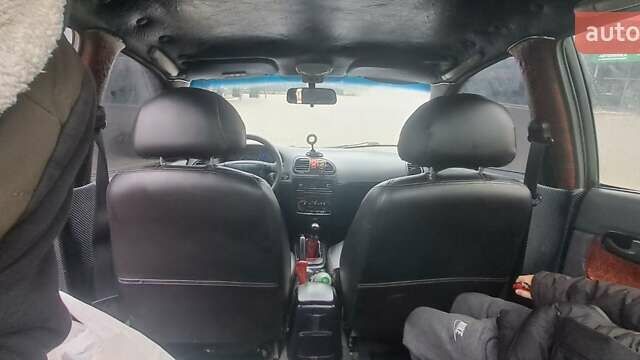 Красный Дэу Нубира, объемом двигателя 1.6 л и пробегом 200 тыс. км за 2655 $, фото 7 на Automoto.ua