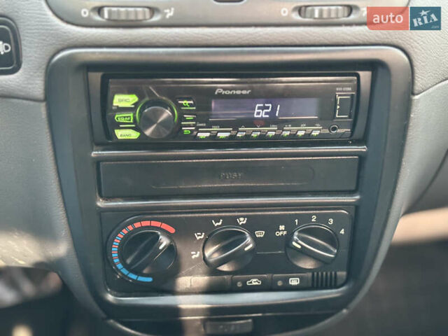 Червоний Деу Нубіра, об'ємом двигуна 1.6 л та пробігом 180 тис. км за 1750 $, фото 10 на Automoto.ua