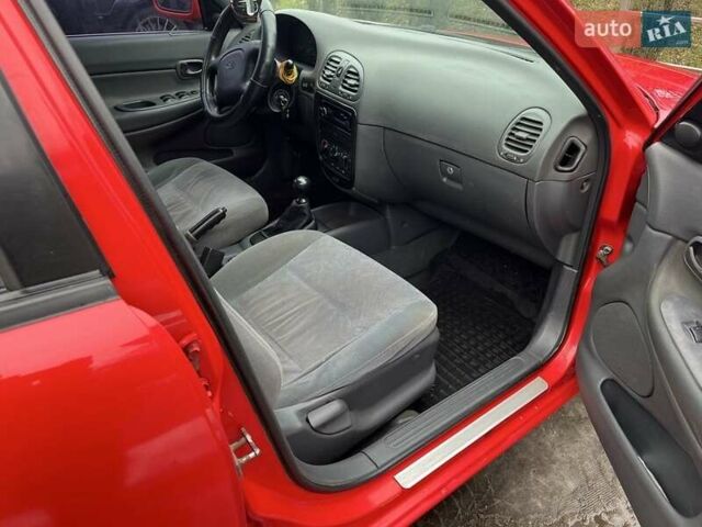 Червоний Деу Нубіра, об'ємом двигуна 1.6 л та пробігом 331 тис. км за 2350 $, фото 3 на Automoto.ua