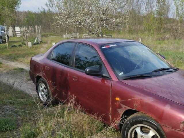 Красный Дэу Нубира, объемом двигателя 2 л и пробегом 200 тыс. км за 1100 $, фото 4 на Automoto.ua