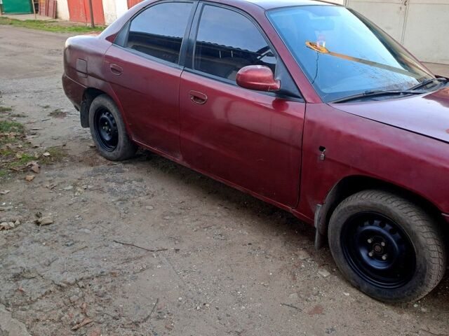 Красный Дэу Нубира, объемом двигателя 1.6 л и пробегом 580 тыс. км за 1100 $, фото 4 на Automoto.ua