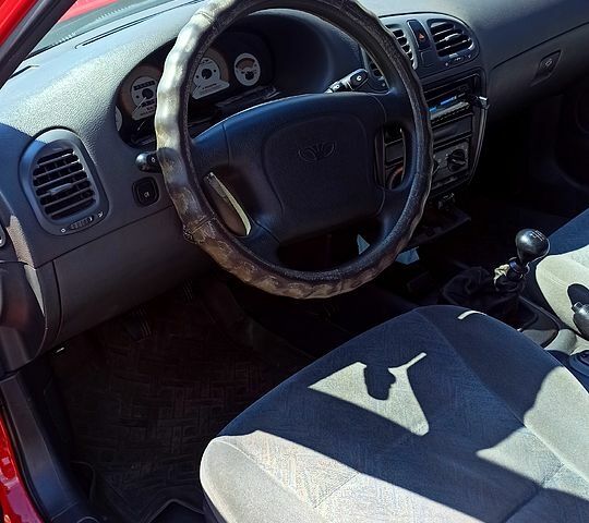 Красный Дэу Нубира, объемом двигателя 1.6 л и пробегом 195 тыс. км за 3500 $, фото 5 на Automoto.ua