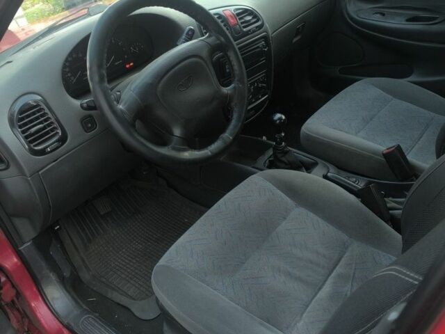 Красный Дэу Нубира, объемом двигателя 1.6 л и пробегом 330 тыс. км за 1100 $, фото 6 на Automoto.ua