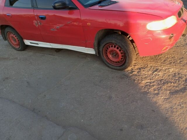 Красный Дэу Нубира, объемом двигателя 1.6 л и пробегом 321 тыс. км за 1400 $, фото 5 на Automoto.ua