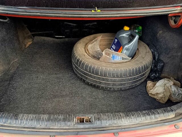 Красный Дэу Нубира, объемом двигателя 1.6 л и пробегом 183 тыс. км за 2500 $, фото 10 на Automoto.ua