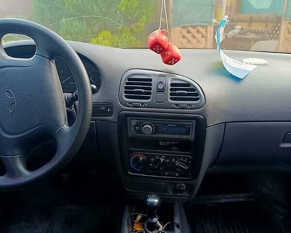 Красный Дэу Нубира, объемом двигателя 1.6 л и пробегом 183 тыс. км за 2500 $, фото 4 на Automoto.ua