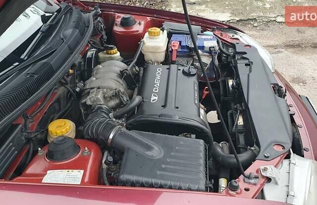 Красный Дэу Нубира, объемом двигателя 1.6 л и пробегом 275 тыс. км за 3700 $, фото 2 на Automoto.ua