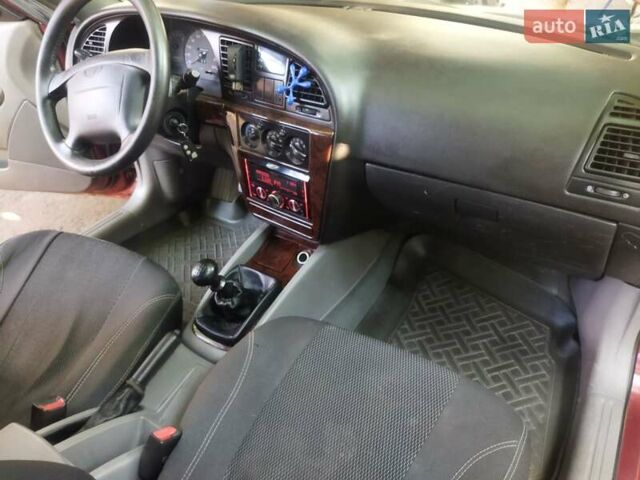 Красный Дэу Нубира, объемом двигателя 2 л и пробегом 383 тыс. км за 2800 $, фото 3 на Automoto.ua