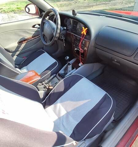 Красный Дэу Нубира, объемом двигателя 2 л и пробегом 300 тыс. км за 1750 $, фото 1 на Automoto.ua