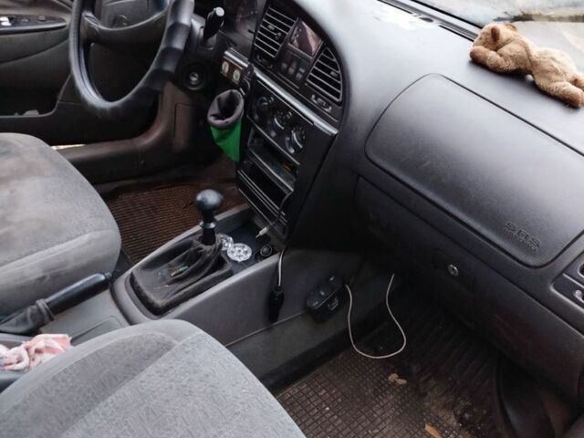 Красный Дэу Нубира, объемом двигателя 0 л и пробегом 200 тыс. км за 800 $, фото 1 на Automoto.ua