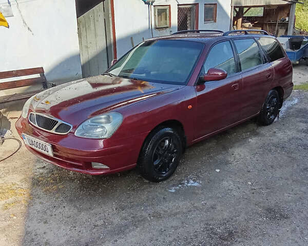 Красный Дэу Нубира, объемом двигателя 1.6 л и пробегом 340 тыс. км за 2650 $, фото 1 на Automoto.ua