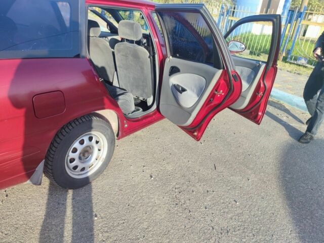 Красный Дэу Нубира, объемом двигателя 1.6 л и пробегом 110 тыс. км за 2900 $, фото 4 на Automoto.ua