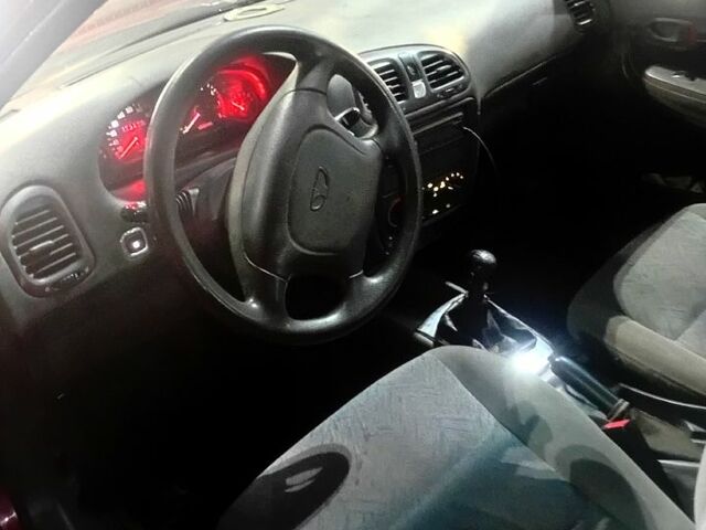 Дэу Нубира, объемом двигателя 1.6 л и пробегом 300 тыс. км за 1100 $, фото 4 на Automoto.ua