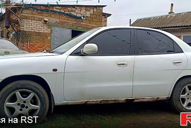 Дэу Нубира, объемом двигателя 1.6 л и пробегом 275 тыс. км за 1100 $, фото 1 на Automoto.ua