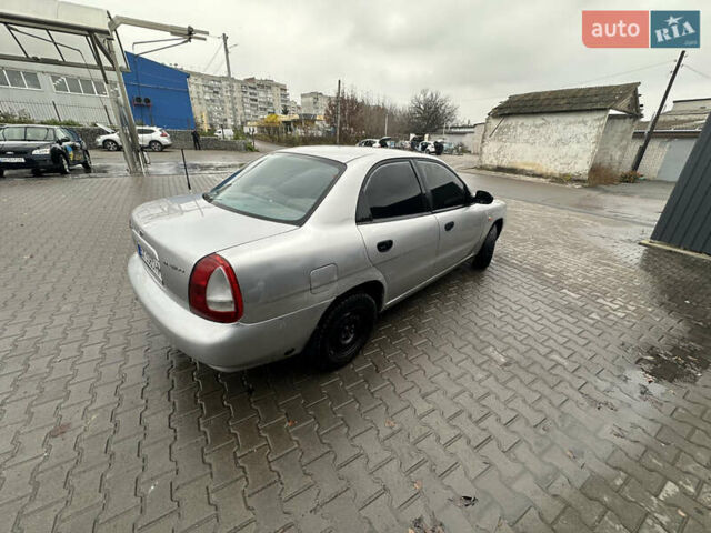 Серый Дэу Нубира, объемом двигателя 1.6 л и пробегом 255 тыс. км за 713 $, фото 2 на Automoto.ua