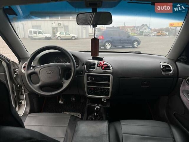 Серый Дэу Нубира, объемом двигателя 1.6 л и пробегом 280 тыс. км за 1800 $, фото 5 на Automoto.ua