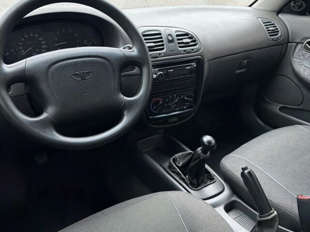 Серый Дэу Нубира, объемом двигателя 1.6 л и пробегом 280 тыс. км за 1250 $, фото 8 на Automoto.ua