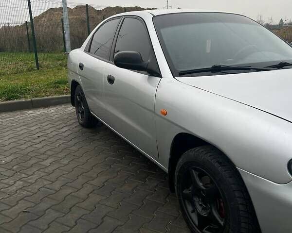 Серый Дэу Нубира, объемом двигателя 1.6 л и пробегом 280 тыс. км за 1800 $, фото 2 на Automoto.ua