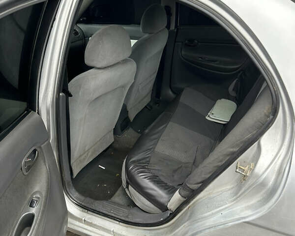 Серый Дэу Нубира, объемом двигателя 1.6 л и пробегом 255 тыс. км за 713 $, фото 4 на Automoto.ua