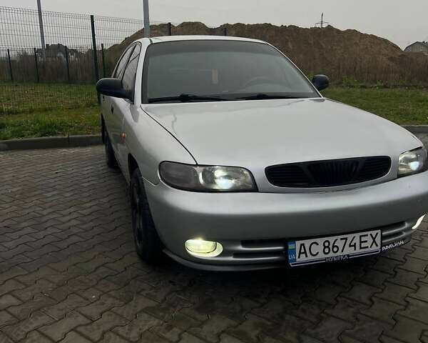 Серый Дэу Нубира, объемом двигателя 1.6 л и пробегом 280 тыс. км за 1800 $, фото 1 на Automoto.ua