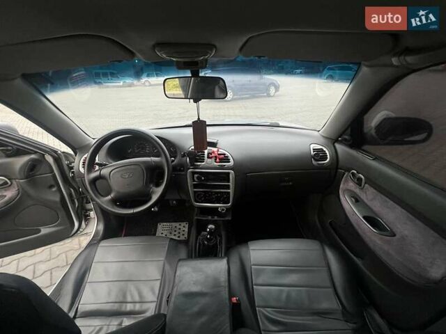 Серый Дэу Нубира, объемом двигателя 1.6 л и пробегом 280 тыс. км за 1800 $, фото 6 на Automoto.ua