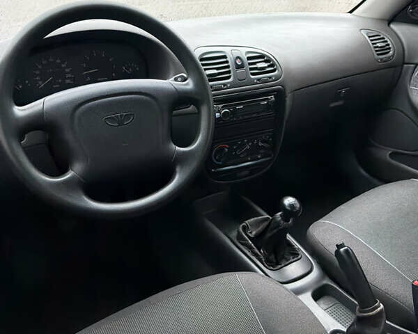 Серый Дэу Нубира, объемом двигателя 1.6 л и пробегом 310 тыс. км за 1250 $, фото 6 на Automoto.ua