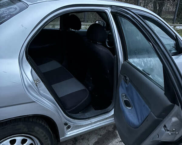 Серый Дэу Нубира, объемом двигателя 1.6 л и пробегом 206 тыс. км за 2500 $, фото 16 на Automoto.ua