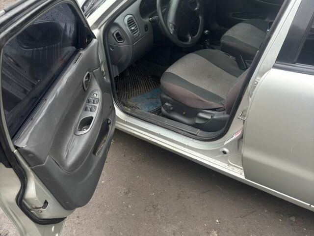 Серый Дэу Нубира, объемом двигателя 1.6 л и пробегом 200 тыс. км за 616 $, фото 4 на Automoto.ua