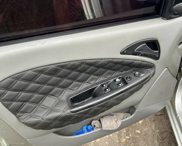 Серый Дэу Нубира, объемом двигателя 2 л и пробегом 270 тыс. км за 3500 $, фото 3 на Automoto.ua