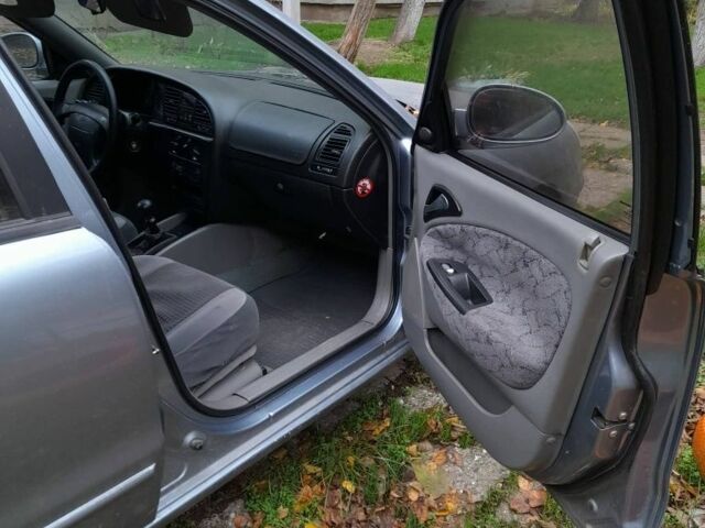 Сірий Деу Нубіра, об'ємом двигуна 1.6 л та пробігом 198 тис. км за 2000 $, фото 4 на Automoto.ua