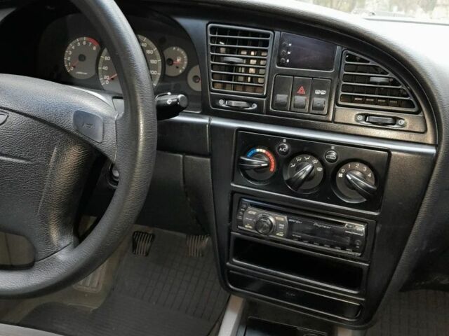 Сірий Деу Нубіра, об'ємом двигуна 1.6 л та пробігом 198 тис. км за 2000 $, фото 6 на Automoto.ua