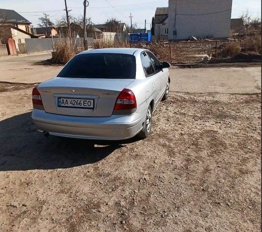 Серый Дэу Нубира, объемом двигателя 2 л и пробегом 200 тыс. км за 2450 $, фото 4 на Automoto.ua