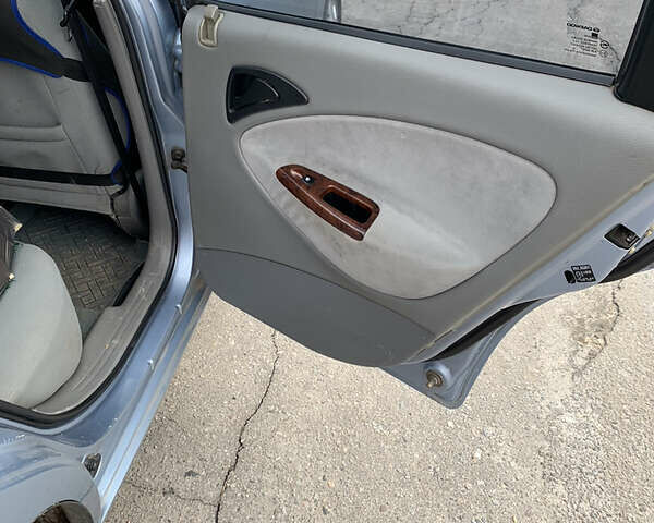 Серый Дэу Нубира, объемом двигателя 2 л и пробегом 258 тыс. км за 2900 $, фото 2 на Automoto.ua