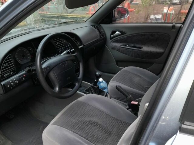 Сірий Деу Нубіра, об'ємом двигуна 1.6 л та пробігом 198 тис. км за 2000 $, фото 3 на Automoto.ua