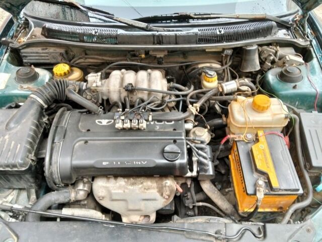 Зеленый Дэу Нубира, объемом двигателя 1.6 л и пробегом 300 тыс. км за 1662 $, фото 5 на Automoto.ua