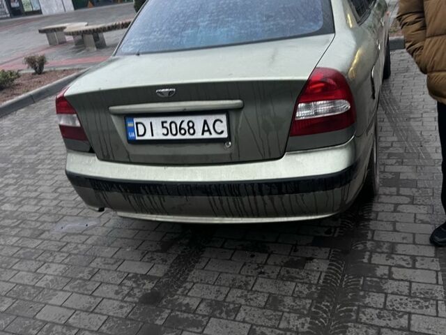 Зеленый Дэу Нубира, объемом двигателя 2 л и пробегом 317 тыс. км за 1800 $, фото 4 на Automoto.ua