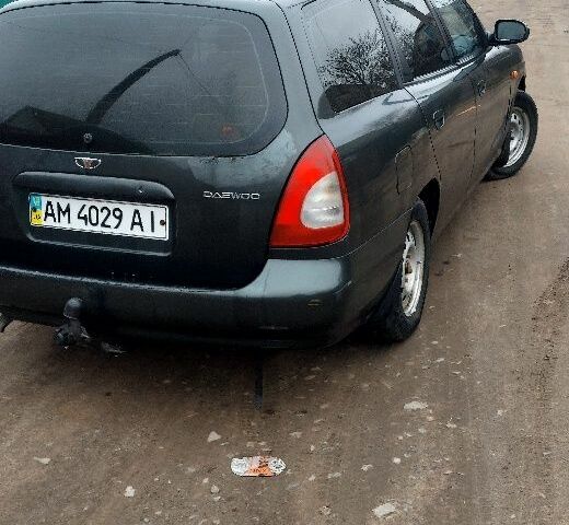 Зеленый Дэу Нубира, объемом двигателя 1.6 л и пробегом 1 тыс. км за 1550 $, фото 2 на Automoto.ua