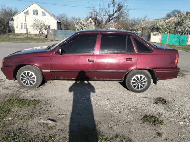 Дэу Рейсер 1995 в Каменское - Днепродзержинск на Automoto.ua Красный Дэу Рейсер, объемом двигателя 0 л и пробегом 280 тыс. км за 1069 $, фото 2 на Automoto.ua