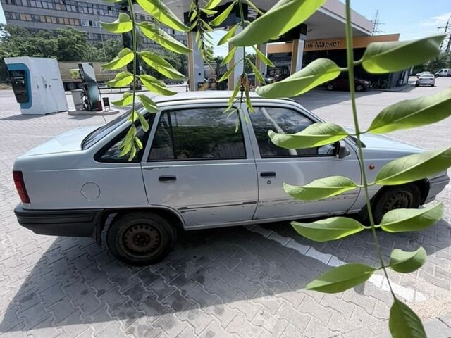 Сірий Деу Рейсер, об'ємом двигуна 1.3 л та пробігом 300 тис. км за 1100 $, фото 3 на Automoto.ua