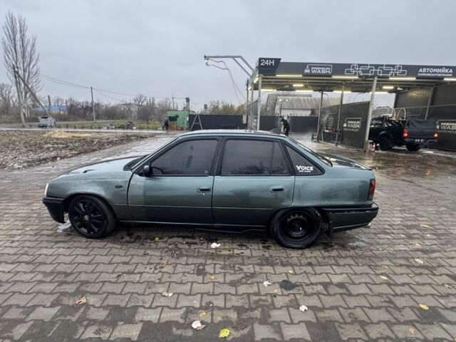 Зеленый Дэу Рейсер, объемом двигателя 1.5 л и пробегом 120 тыс. км за 1476 $, фото 7 на Automoto.ua