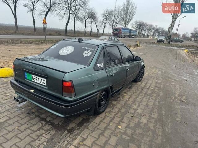 Зеленый Дэу Рейсер, объемом двигателя 1.5 л и пробегом 128 тыс. км за 1472 $, фото 4 на Automoto.ua